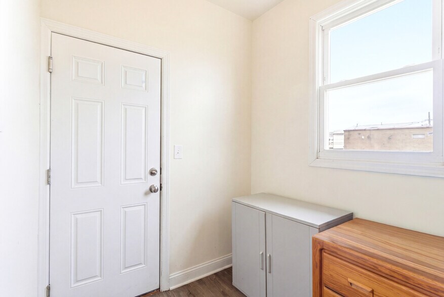 More Photos Of 237 Astor St, Newark Apartments For Sale