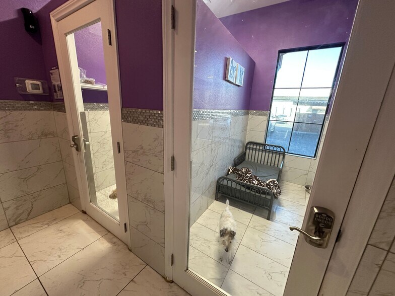 More Photos Of 6188 S Sandhill Rd, Las Vegas Veterinarian Kennel For Sale