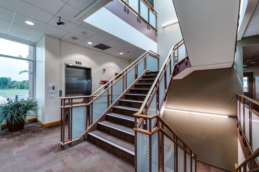 More Photos Of 840 Carolina St, Sauk City Office For Sale