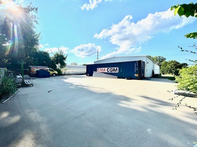 More Photos Of 3202 W Osage St, Pacific Freestanding For Lease