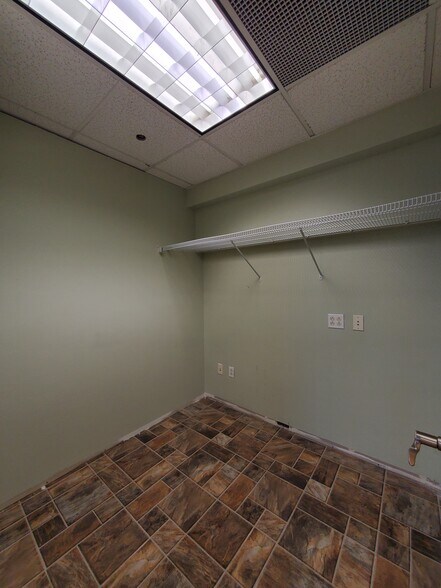 More Photos Of 30-56 Whitestone Expy, Flushing Office For Sale