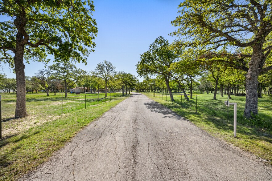 More Photos Of 13744 Us Highway 281 N, Round Mountain Flex For Sale