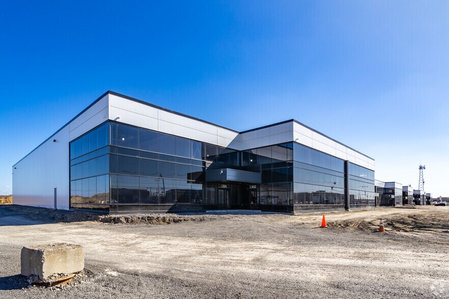 More Photos Of 1300-1334 Av De La Gare, Mascouche Service For Lease