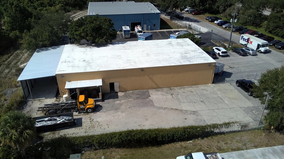 More Photos Of 4400 Middle Ave, Sarasota Warehouse For Sale
