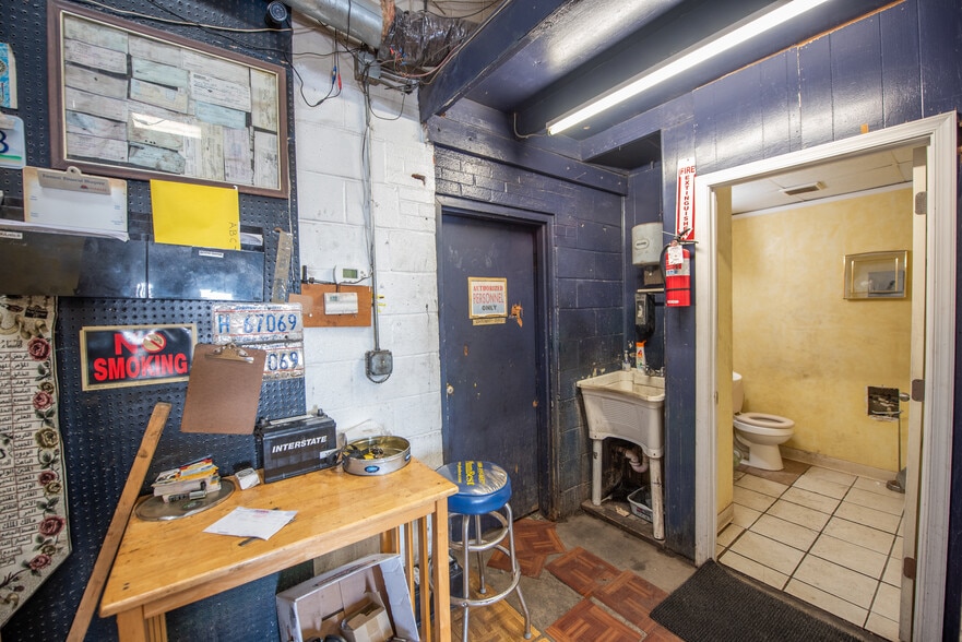 More Photos Of 2838 Bladensburg Rd NE, Washington Service For Lease