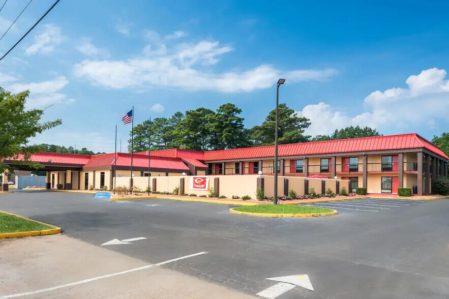 More Photos Of 2015 Military Rd, Columbus Hotel For Sale