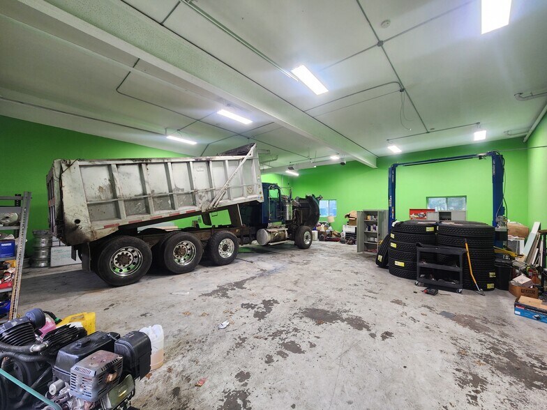 More Photos Of 370 Ardale St, West Haven Light Manufacturing For Sale