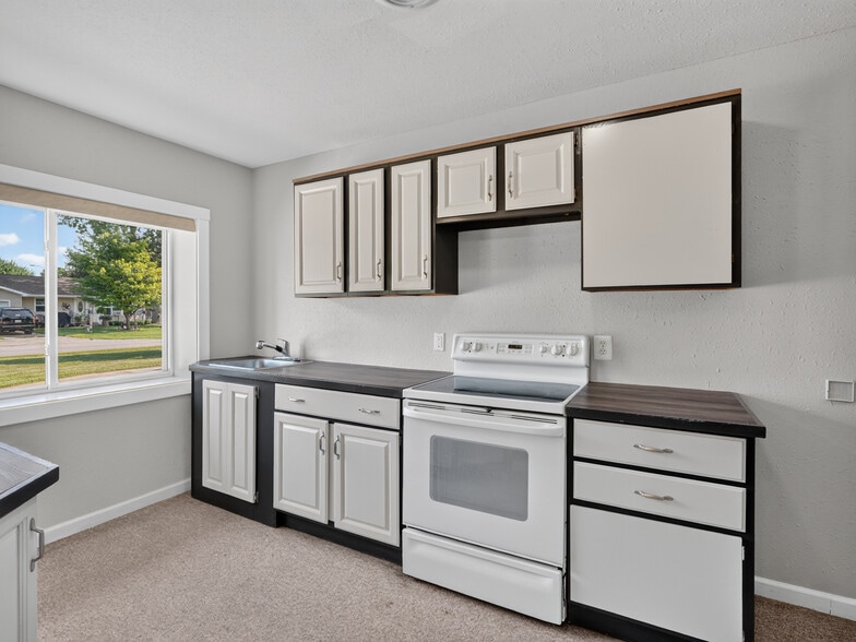 More Photos Of 200 S 4th St, Kawkawlin Assisted Living For Sale