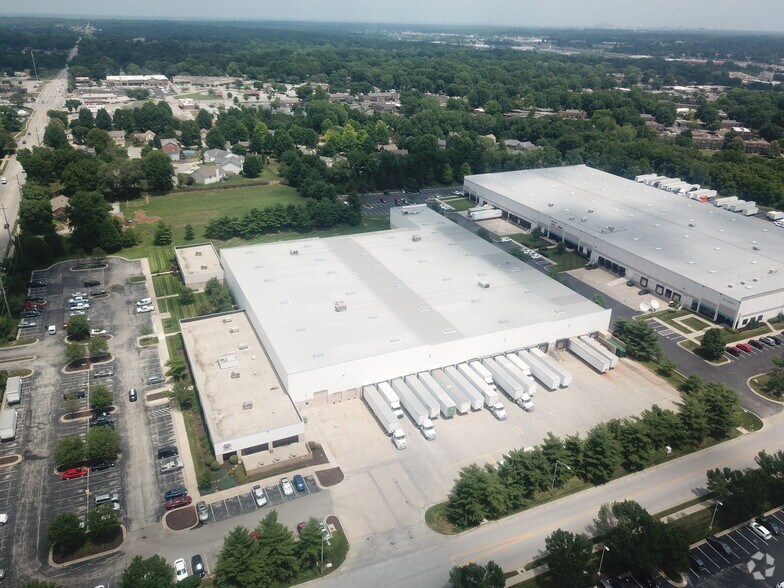 More Photos Of 7751 Nieman Rd, Shawnee Warehouse For Lease