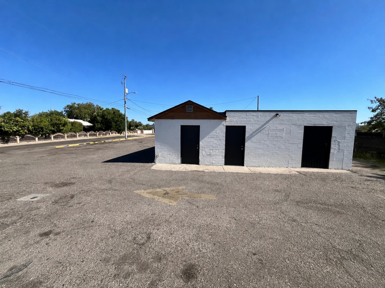 More Photos Of 2538 E McDowell Rd, Phoenix Freestanding For Lease