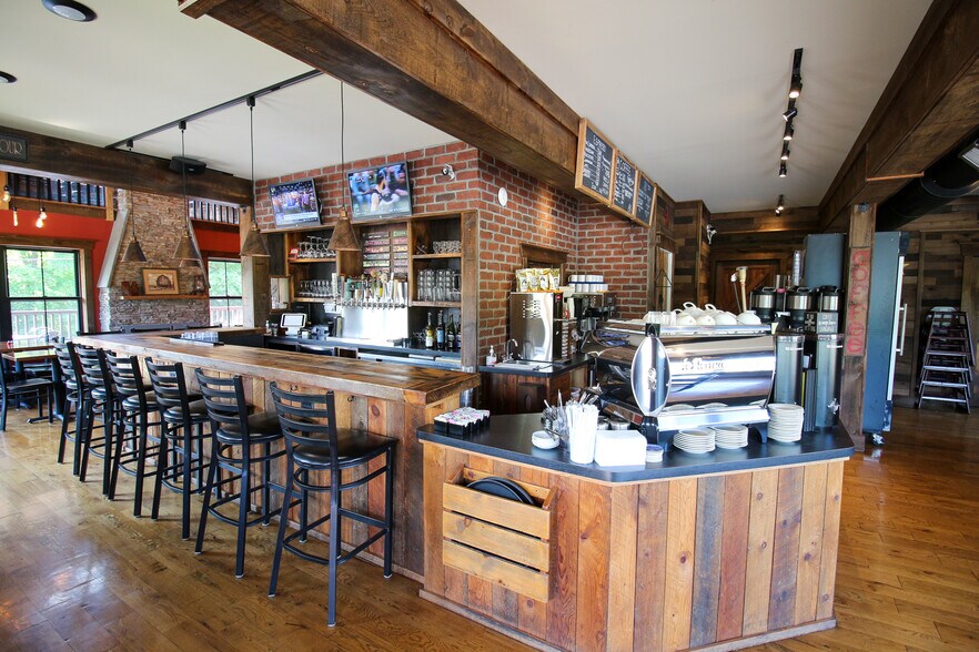 More Photos Of 368 E Main St, Middletown Restaurant For Sale