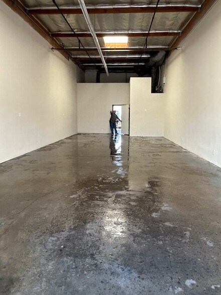 More Photos Of 870-898 W Rialto Ave, Rialto Service For Lease