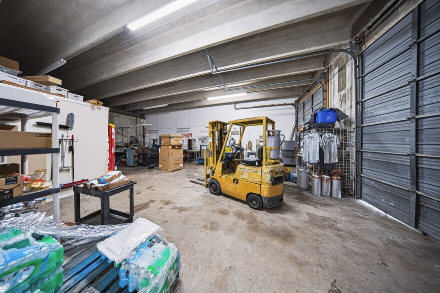 More Photos Of 2422 N Military Trl, West Palm Beach Warehouse For Sale