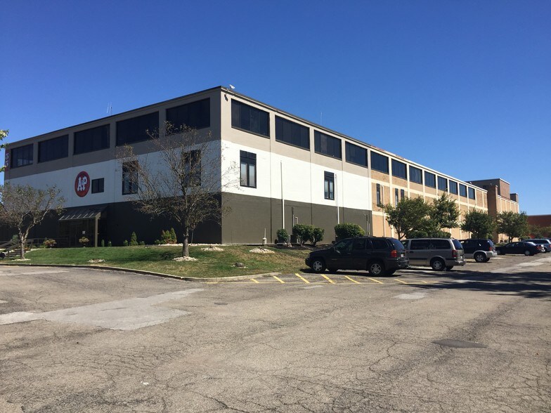 More Photos Of 55 S State Ave, Indianapolis Flex For Sale