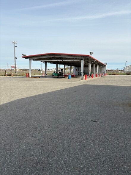 More Photos Of 34598 7th Standard Rd, Bakersfield Warehouse For Sale