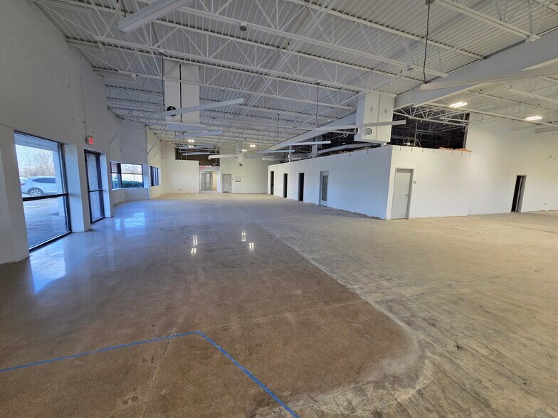 More Photos Of 4354-4396 W Round Lake Rd W, Arden Hills Light Manufacturing For Lease