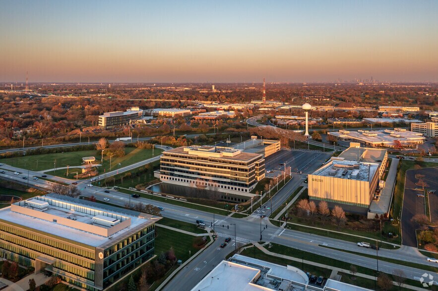 More Photos Of 2001 York Rd, Oak Brook Office For Lease