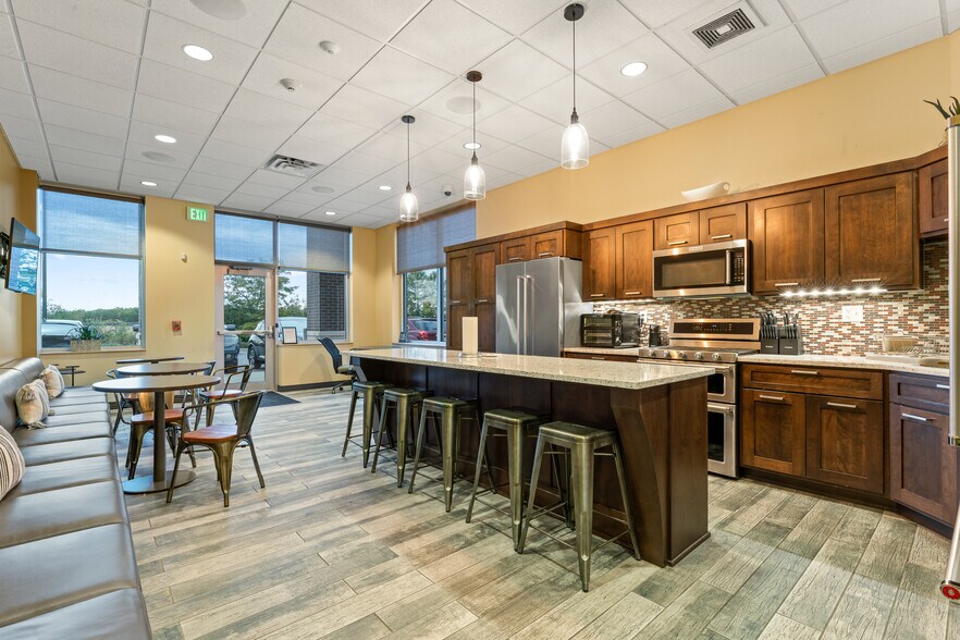 More Photos Of 9404 Margo Ln, Munster Office For Sale