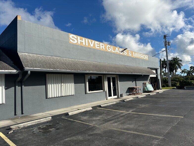 More Photos Of 10 NE 3rd St, Homestead Warehouse For Lease