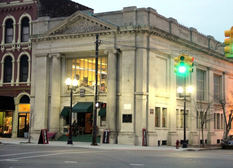 More Photos Of 400 Court St, Saginaw Office For Lease