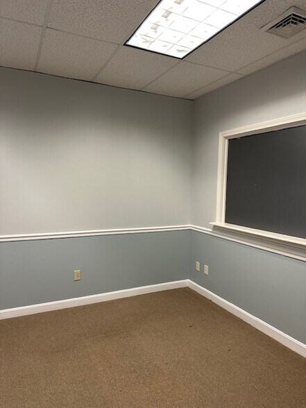 More Photos Of 62 Main St, Kingston Storefront Retail Office For Lease