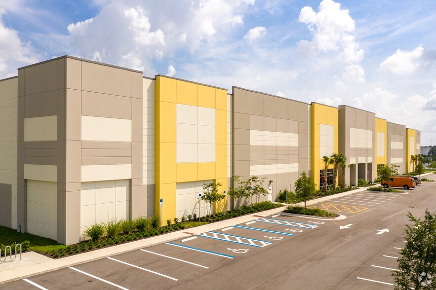 More Photos Of 9620 Air Commerce Pky, Orlando Warehouse For Lease