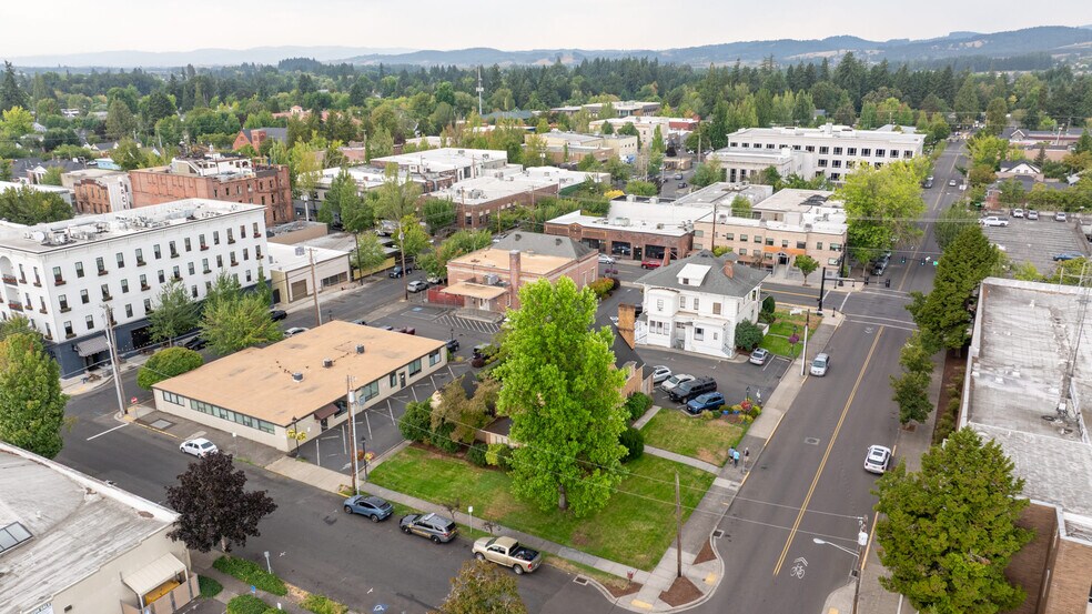 More Photos Of 414 NE Evans St, Mcminnville Office For Sale