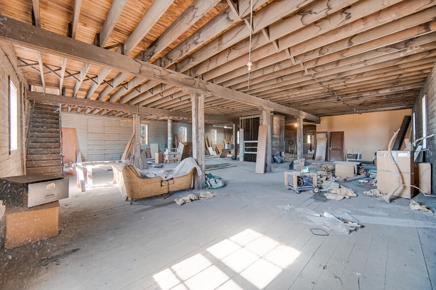 More Photos Of 15300 Greenwood Rd, South Holland Manufacturing For Sale