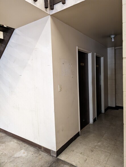 More Photos Of 1350 E Thompson Blvd, Ventura General Retail For Sale