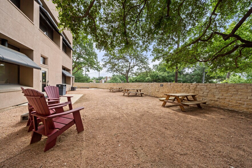 More Photos Of 7620 Guadalupe St, Austin Office For Lease