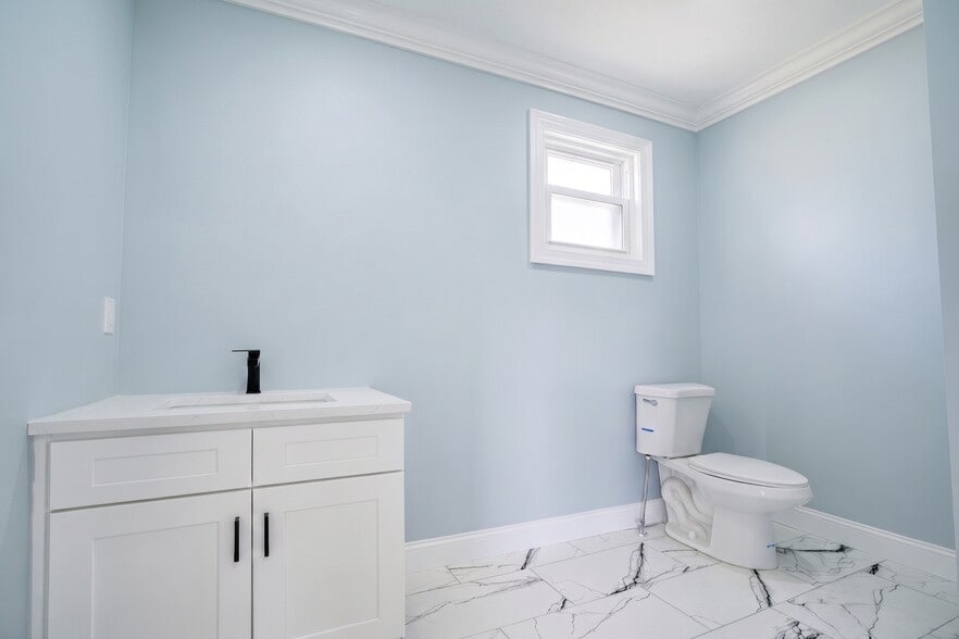 More Photos Of 49 Landing Ave, Smithtown Office Residential For Lease