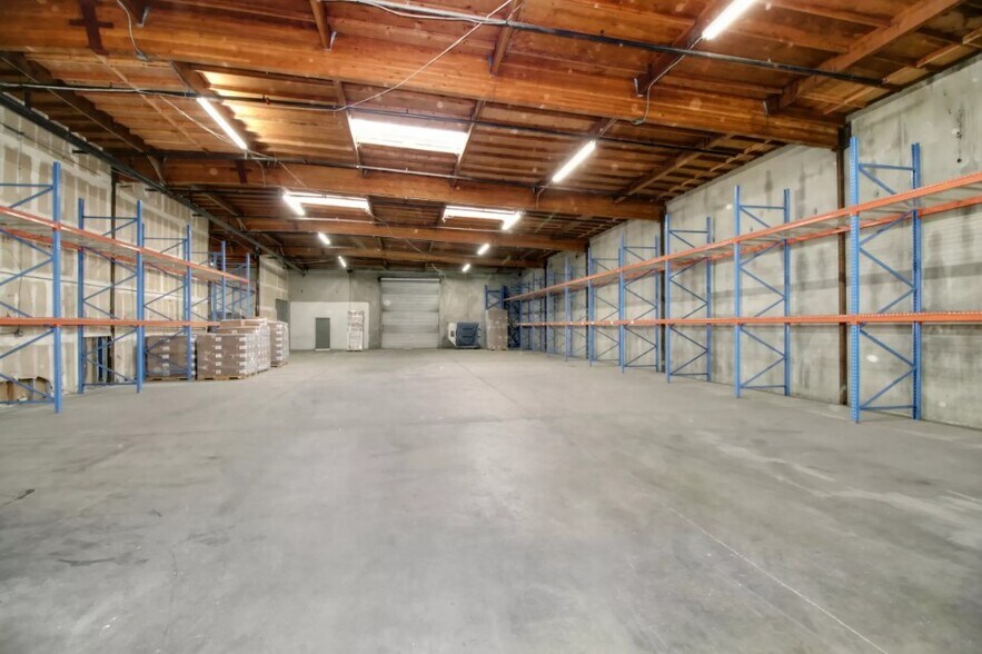 More Photos Of 8535 Morrison Creek Rd, Sacramento Showroom For Lease