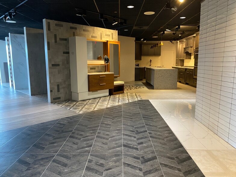 More Photos Of 31 N Bridge St, Staten Island Freestanding For Lease