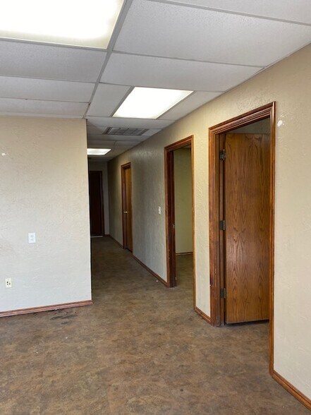 More Photos Of 400 S Eagle Ln, Oklahoma City Warehouse For Lease
