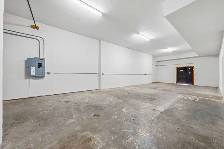 More Photos Of 586 W Avenue 28, Los Angeles Warehouse For Lease