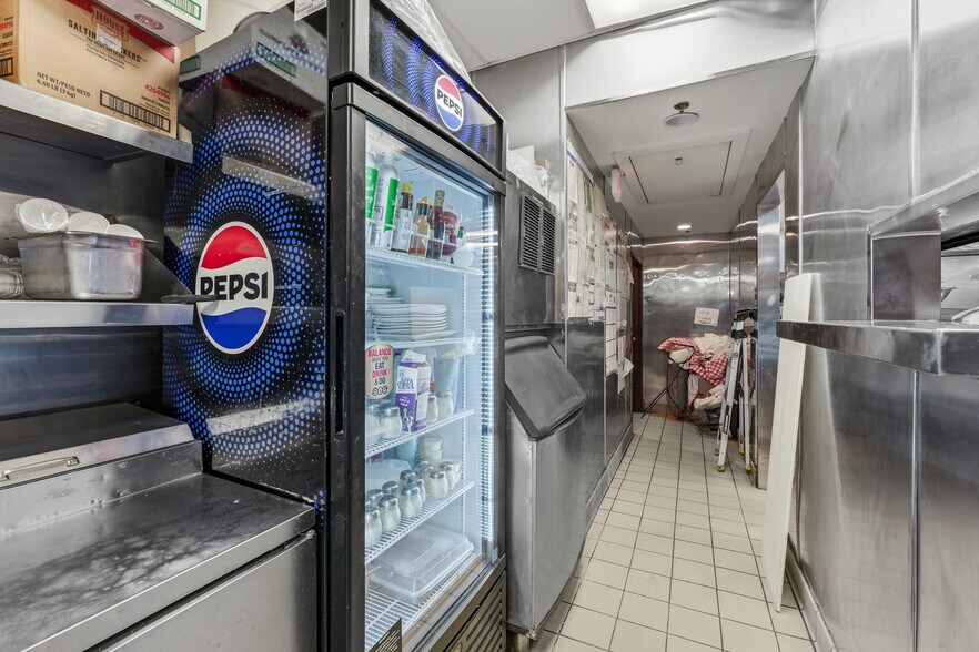 More Photos Of 73155 Highway 111, Palm Desert Restaurant For Sale