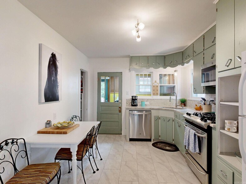 More Photos Of 305 Richard St, Hot Springs National Park Specialty For Sale