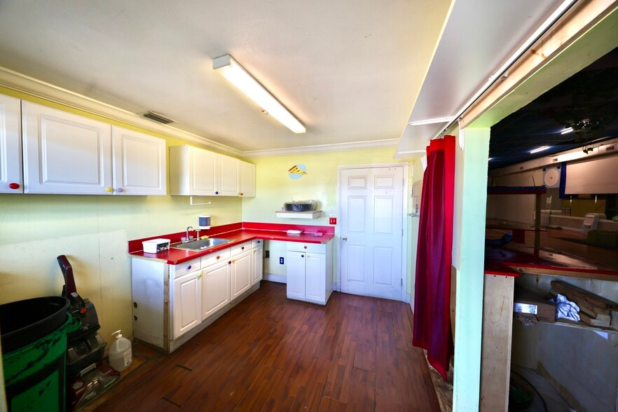 More Photos Of 774-798 W 84th St, Hialeah Warehouse For Lease