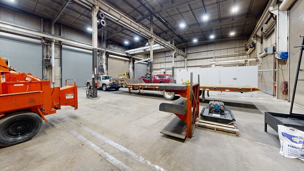 More Photos Of 6455 NE Columbia Blvd, Portland Warehouse For Lease