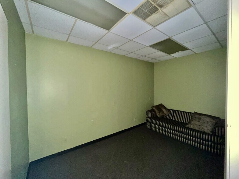 More Photos Of 1712 N Frazier St, Conroe Unknown For Sale