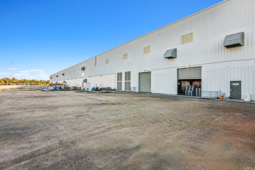 More Photos Of 3501 Jourdan Rd, New Orleans Distribution For Lease