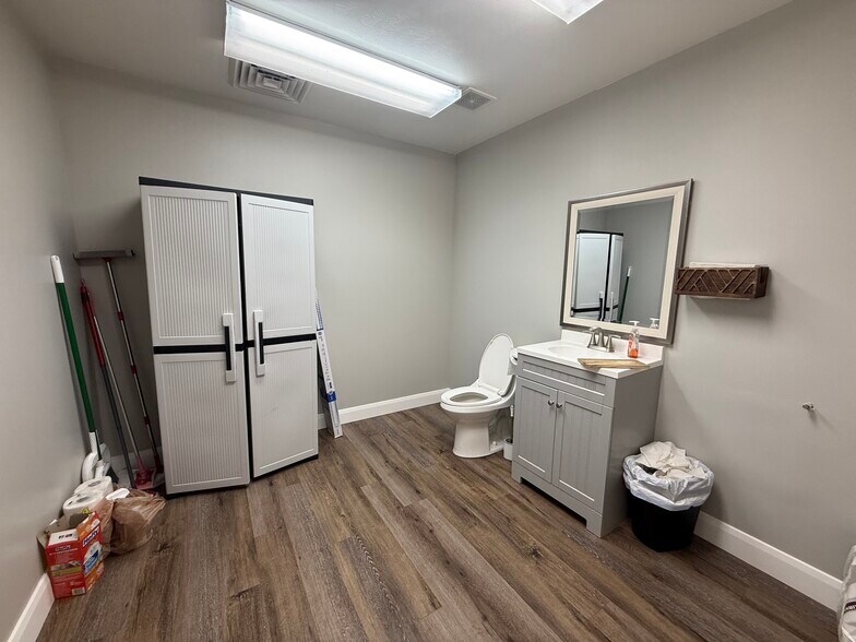 More Photos Of 1169 E 1010 N, Spanish Fork Showroom For Sale