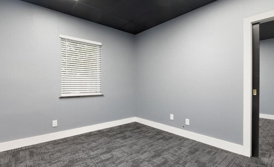 More Photos Of 6820 Walling Ln, Dallas General Retail For Sale