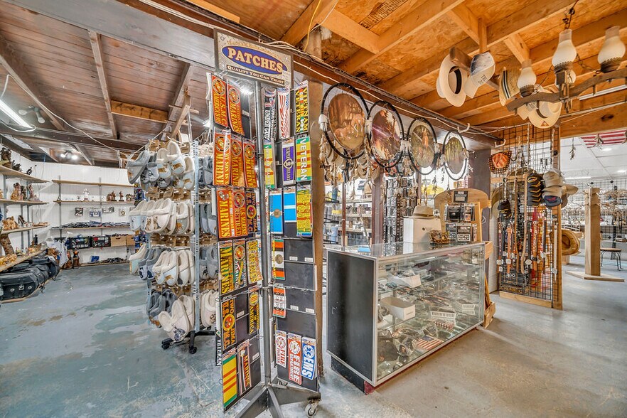 More Photos Of 602 Clark St, Utica Restaurant For Sale