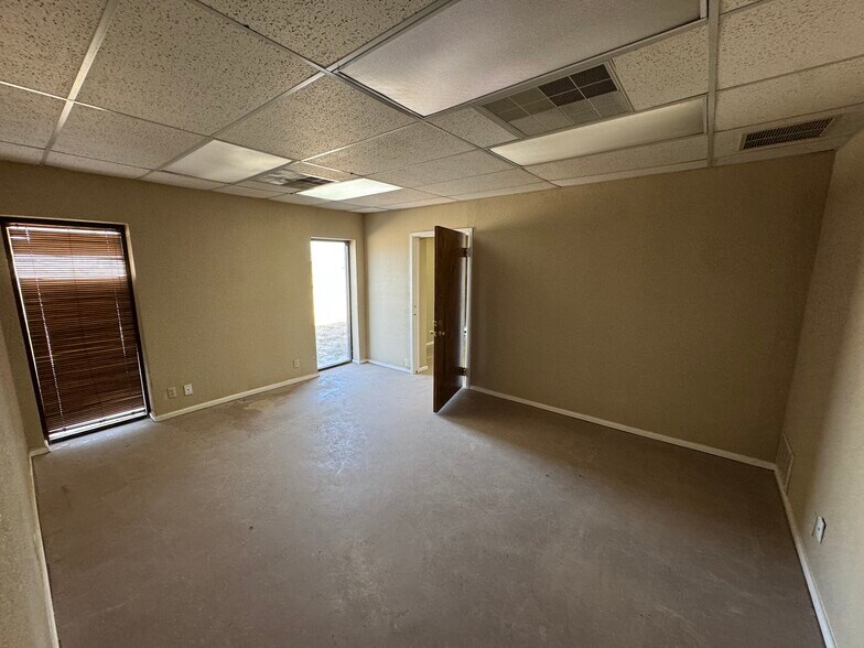 More Photos Of 3938 S County Road 1290, Odessa Warehouse For Lease