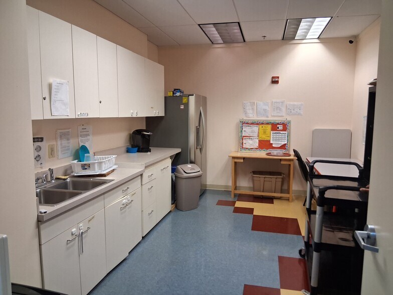 More Photos Of 4090 Lafayette Center Dr, Chantilly Office For Lease