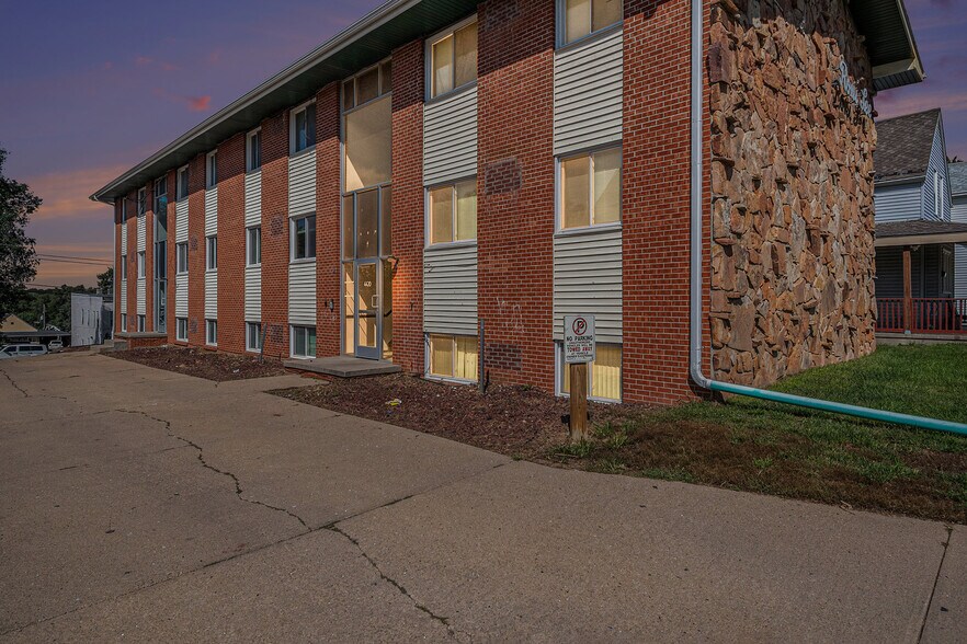 More Photos Of 4422 S 25th St, Omaha Apartments For Sale