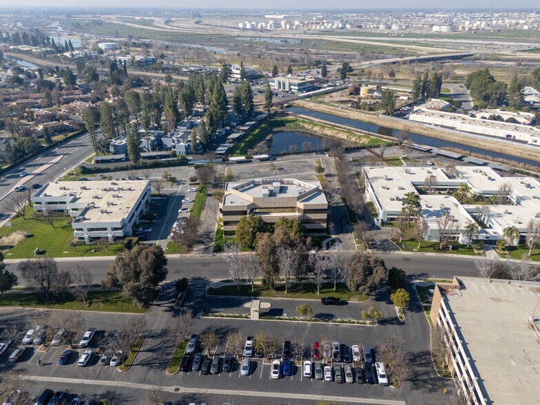 More Photos Of 901 Tower Way, Bakersfield Loft Creative Space For Sale