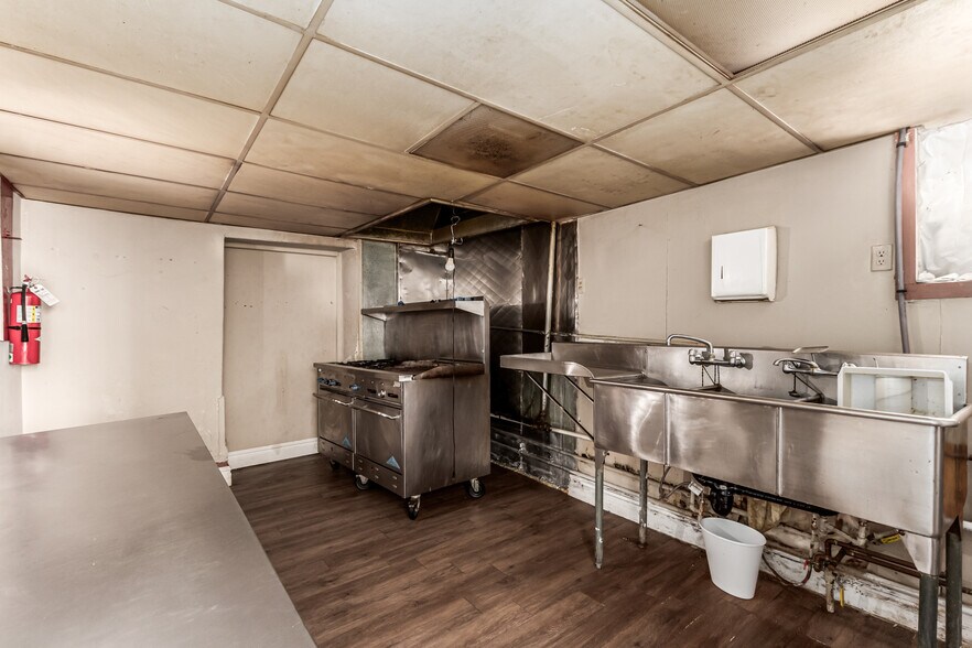 More Photos Of 2601 W 34th Ave, Denver Specialty For Sale