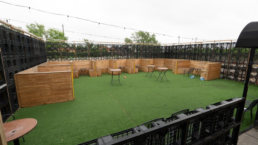 More Photos Of 6500-6502 Dixie Dr, Houston Bar For Sale